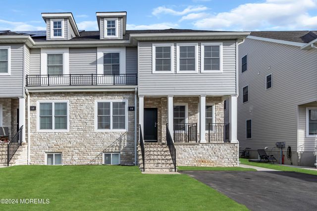 $1,195,000 | 19 Lenox Drive | Leisure Village