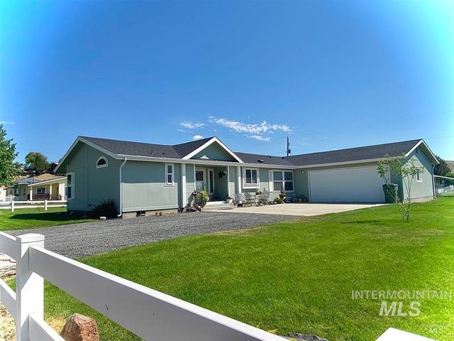 $249,900 | 606 Somerville Street | Jordan Valley