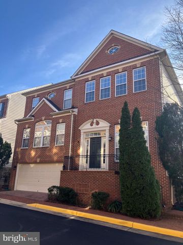 $885,000 | 9120 Lake Tower Lane | Lorton