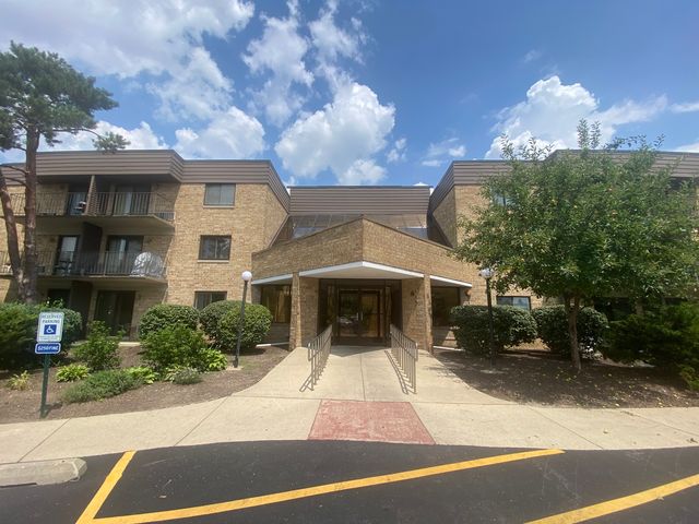 $153,000 | 5600 Astor Lane, Unit 201 | Rolling Meadows