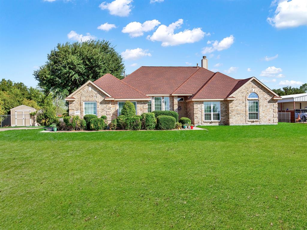 a view of a house with a big yard