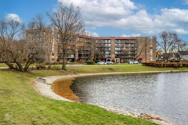 $1,975 | 111 South Baybrook Drive, Unit 202 | Palatine