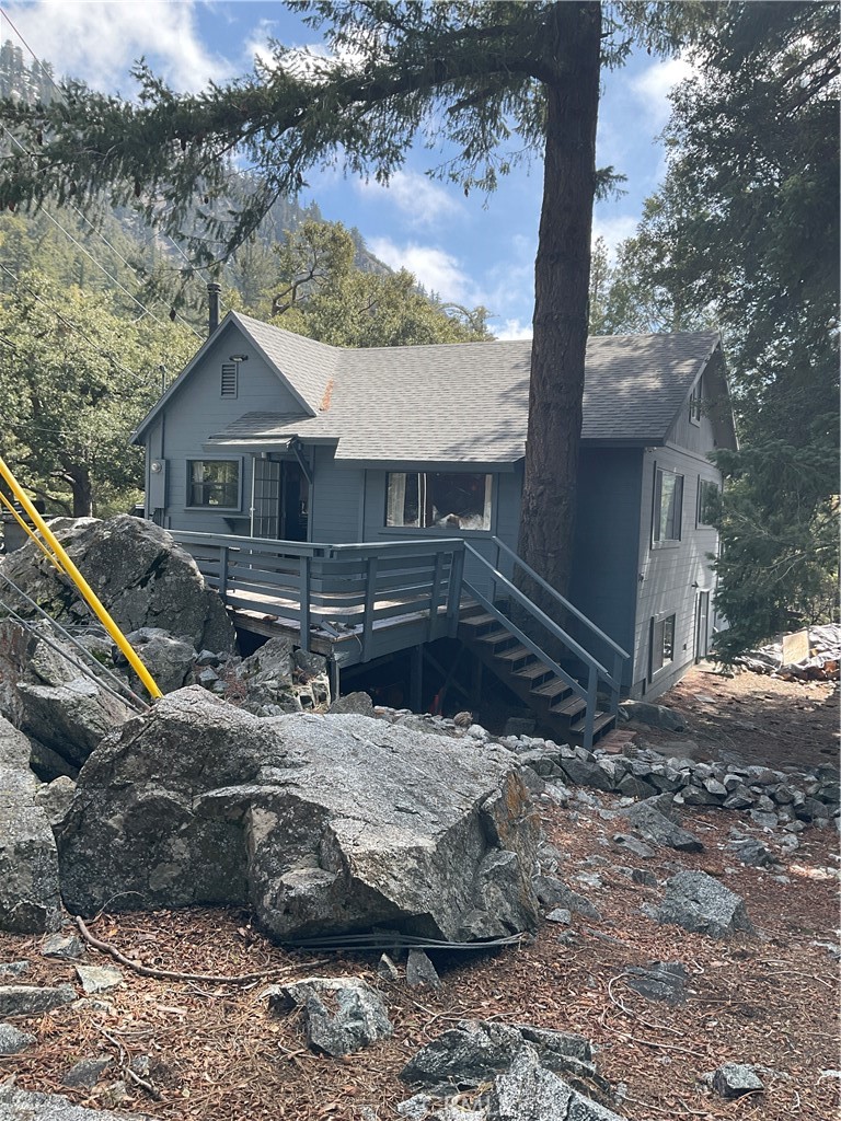 a view of a house with a yard