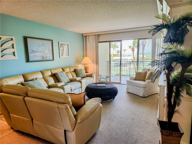 $615,900 | 3939 Ocean Drive, Unit 205C | Oceanside