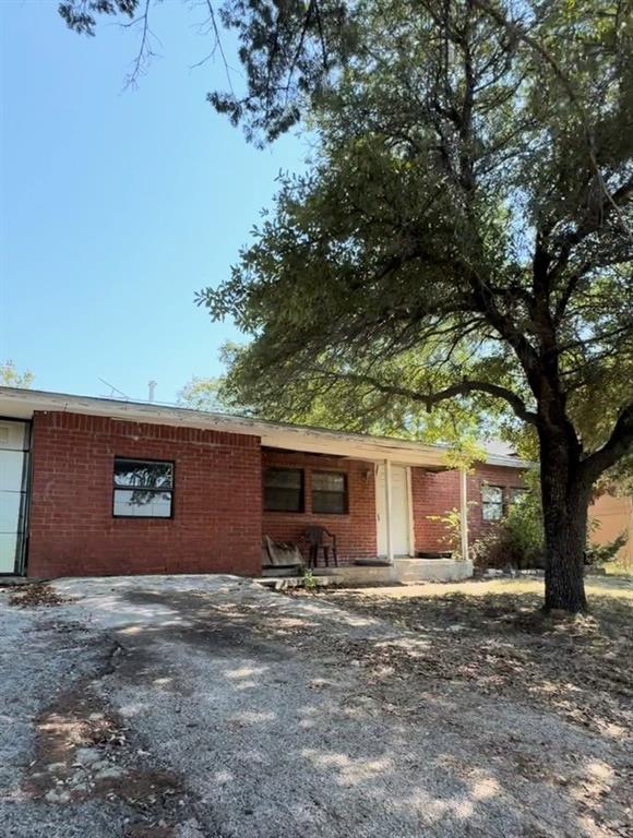 a view of a house with backyard space and a tree