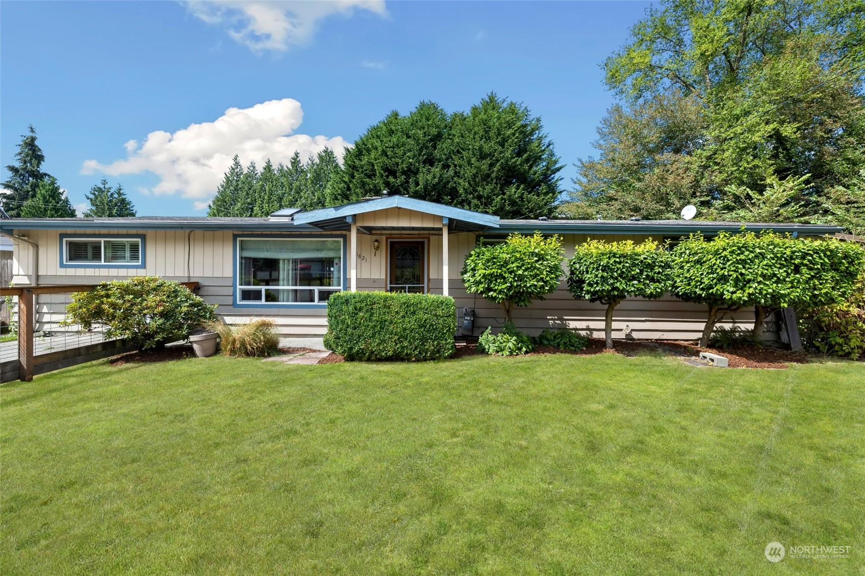 a view of a house with backyard porch and garden