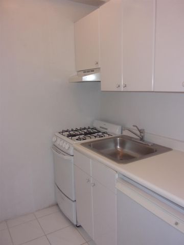 $3,875 | 150 East 39th Street, Unit 1504 | Murray Hill