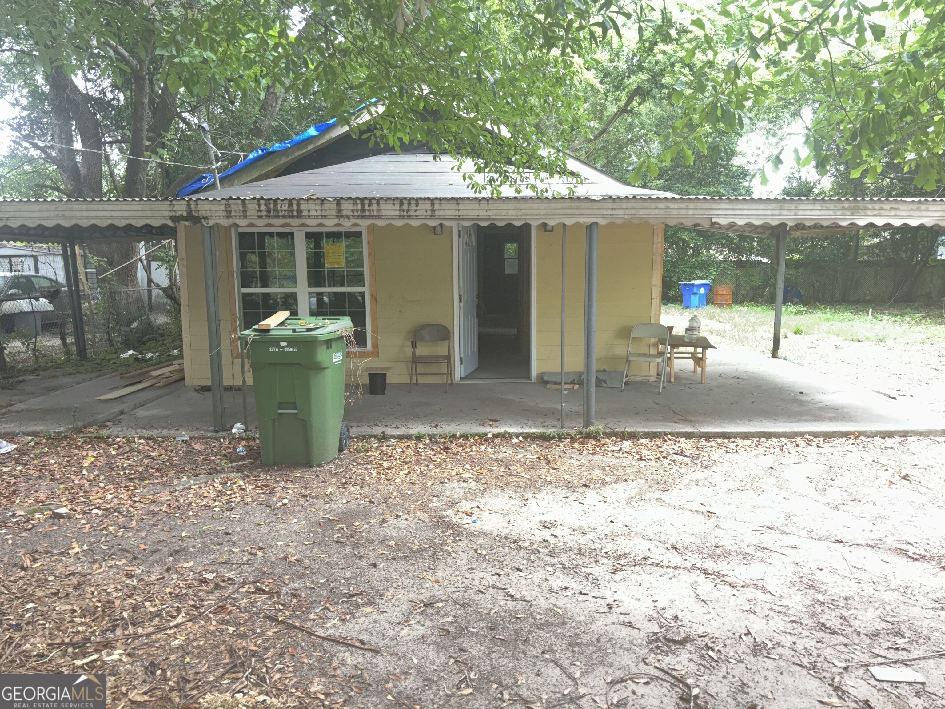 a view of a house with backyard and sitting area