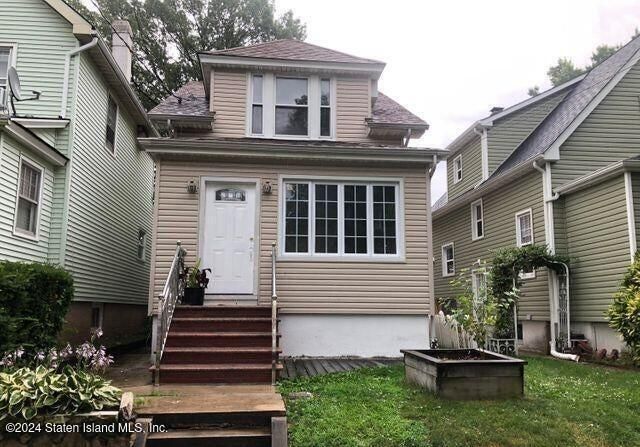 $649,000 | 267 Decker Avenue | Port Richmond