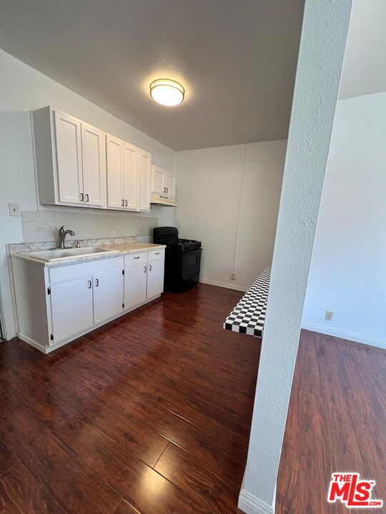 a kitchen with granite countertop a stove and a refrigerator