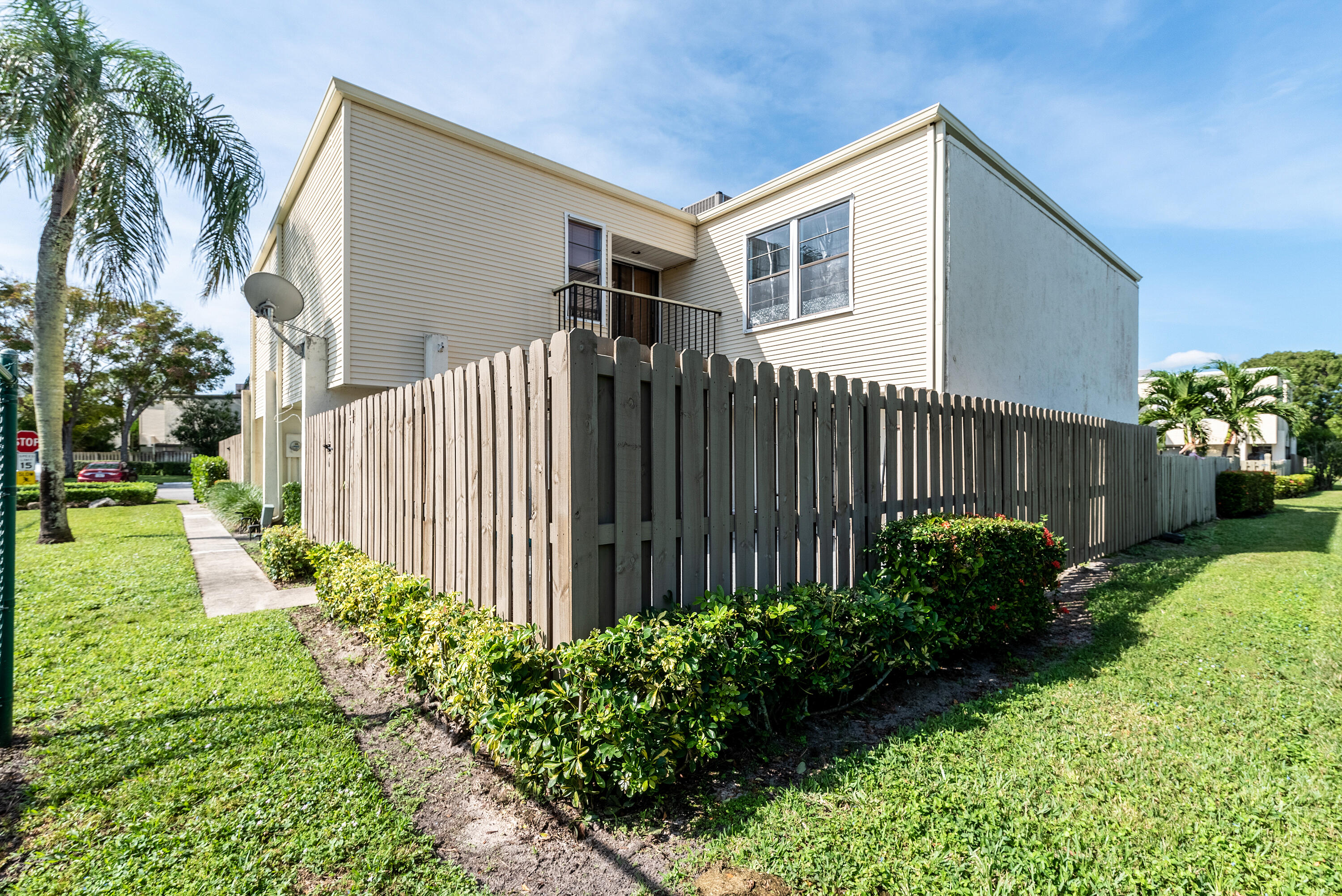 1526ShakerCircleWellington-34