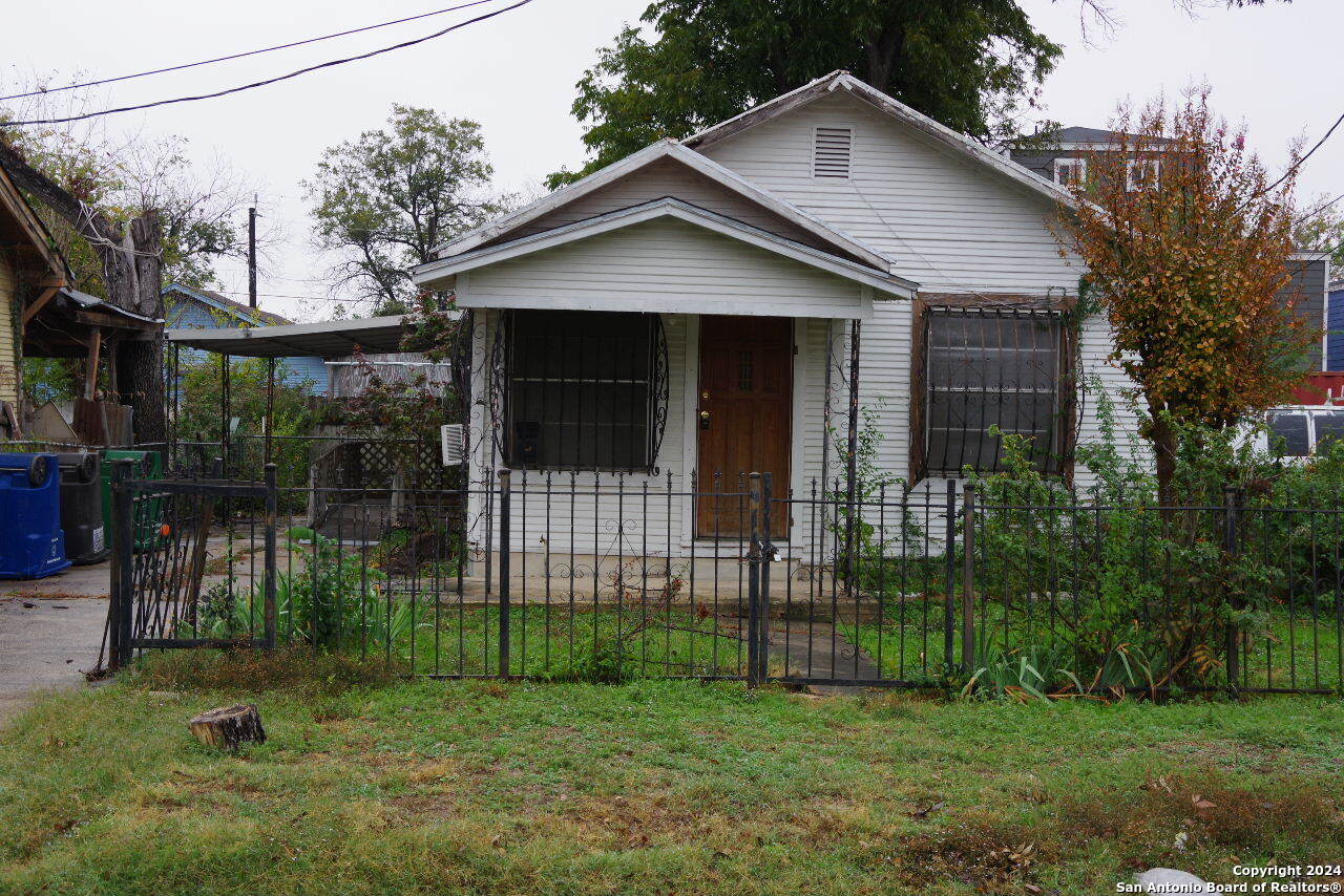 a view of a house with a small yard and plants