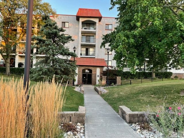 $2,050 | 350 Plum Creek Drive, Unit 107 | Wheeling