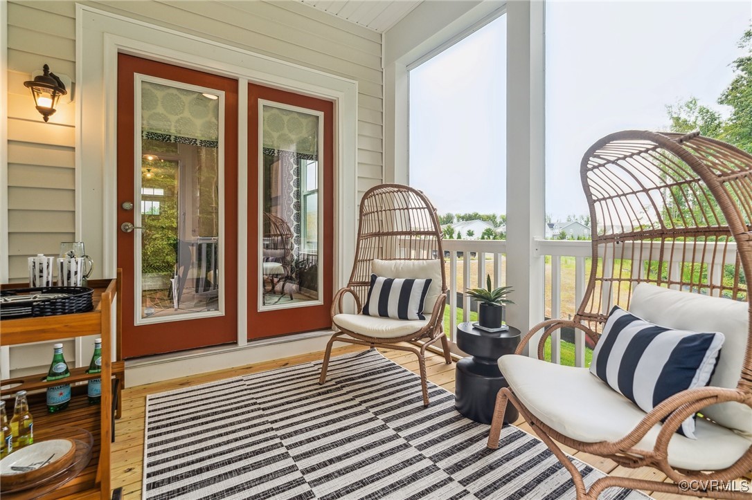 Enjoy your evenings on your screen porch!

TOWNH