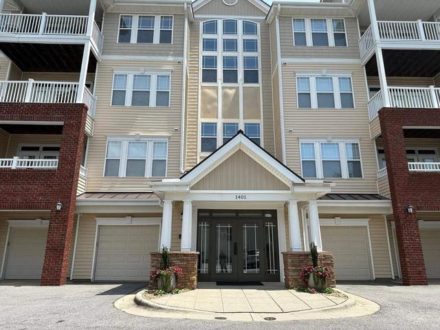 $2,350 | 1401 Coopers Hill Drive, Unit 108 | Meadow Wood Park