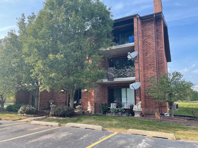 $209,900 | 9910 Treetop Drive, Unit 3W | Orland Park