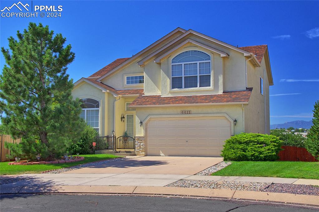 Beautiful 5BR, 3.5BA, 2-story home w/gorgeous Pikes Peak views!