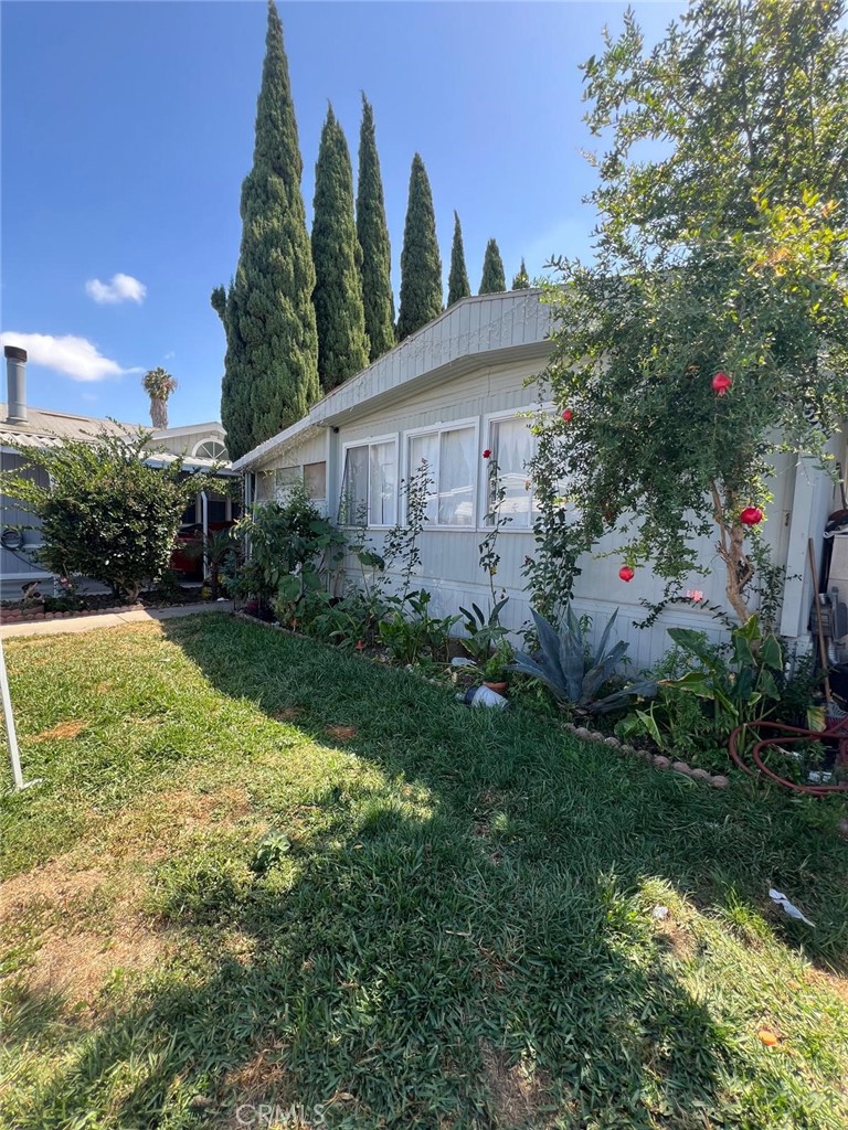 a view of a yard in front of house