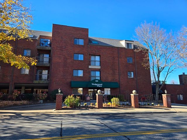 $699,000 | 666 Main Street, Unit L3 | Winchester Town Center