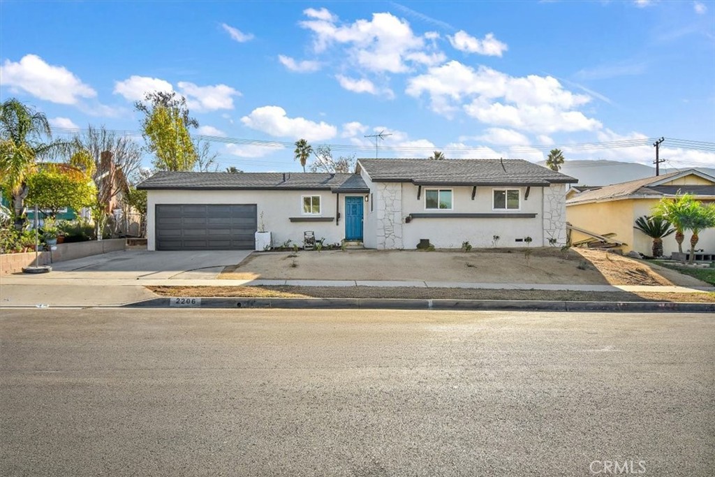 a house view with a swimming pool and a yard