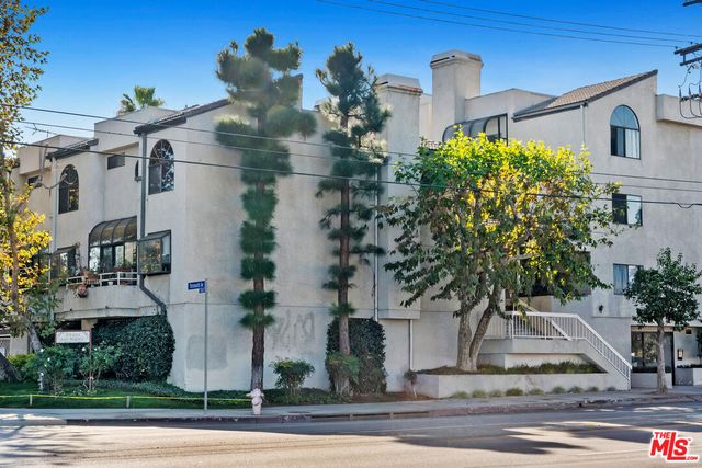 $399,995 | 17800 Burbank Boulevard, Unit 201 | Encino