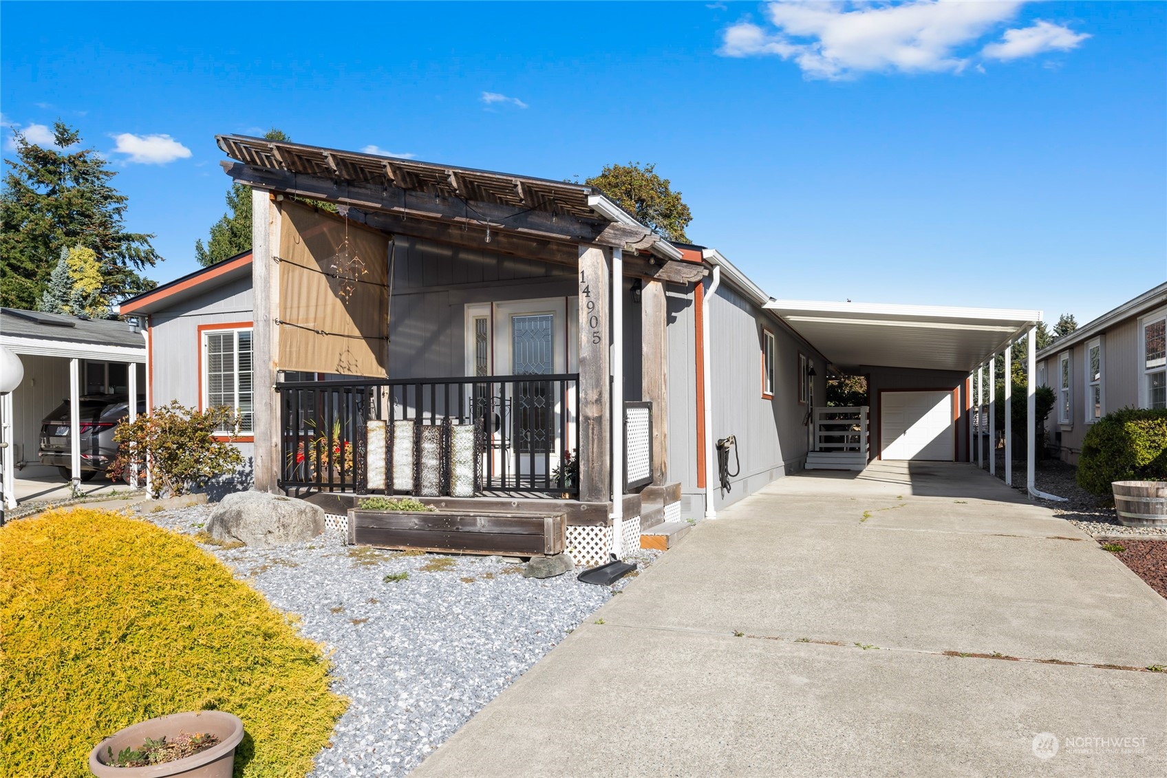 a view of house with a outdoor space