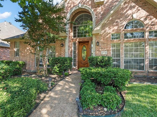 $700,000 | 2528 Meadow Hills Lane | Plano