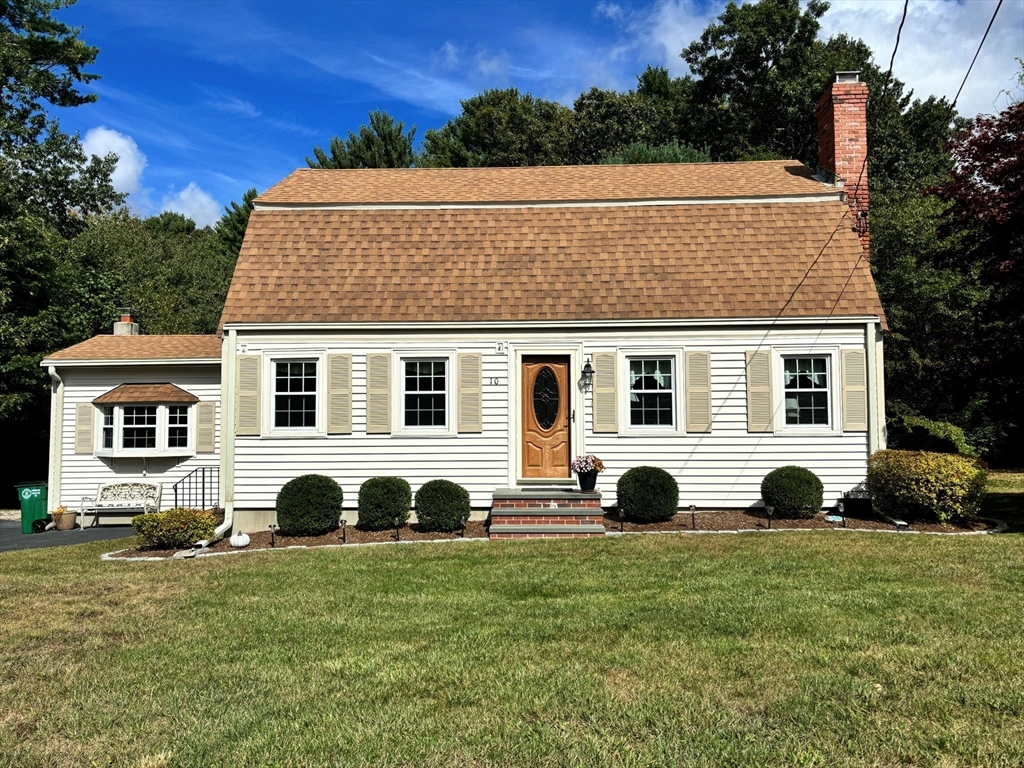 a view of house with yard