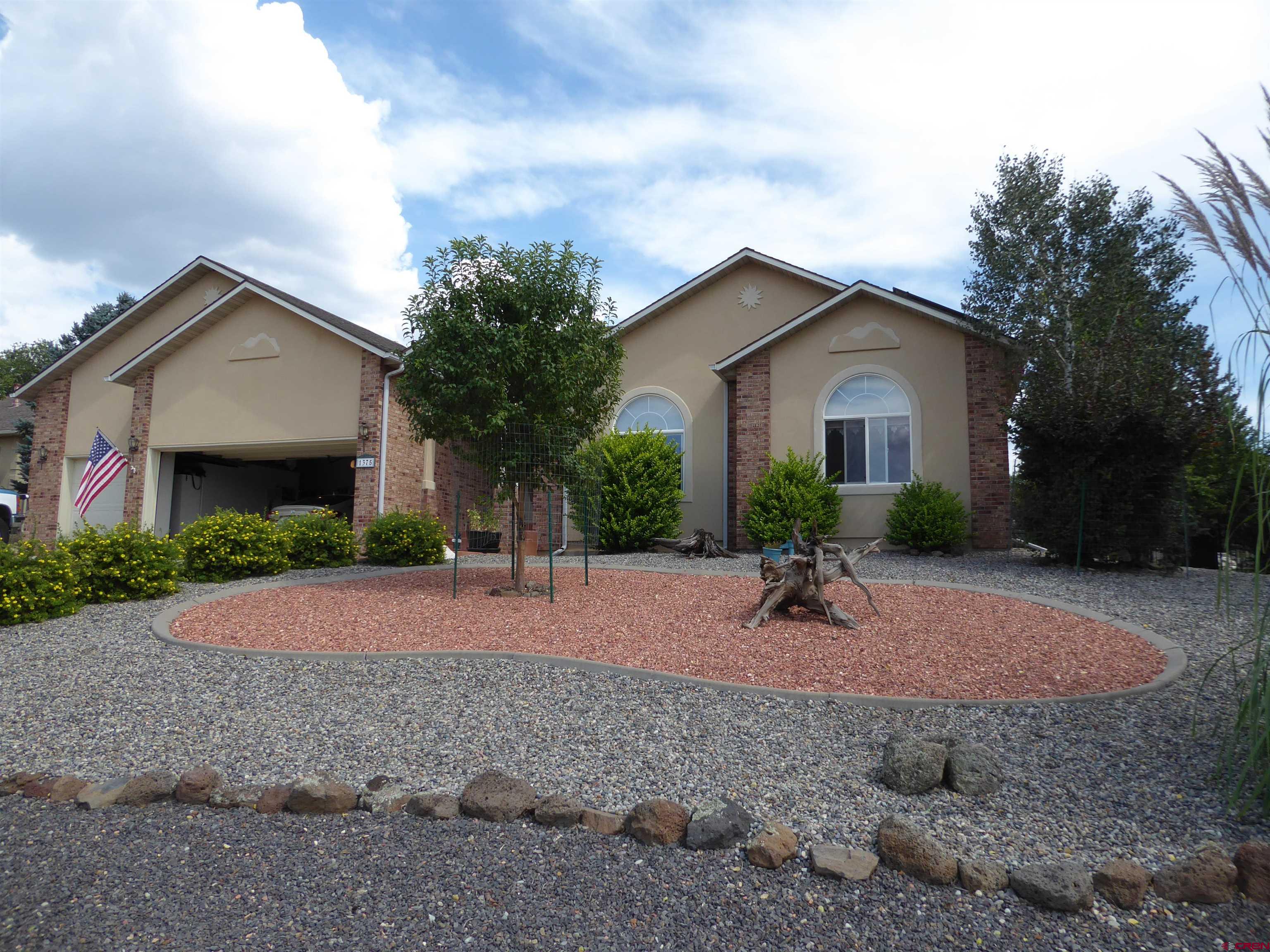 a view of outdoor space yard and porch