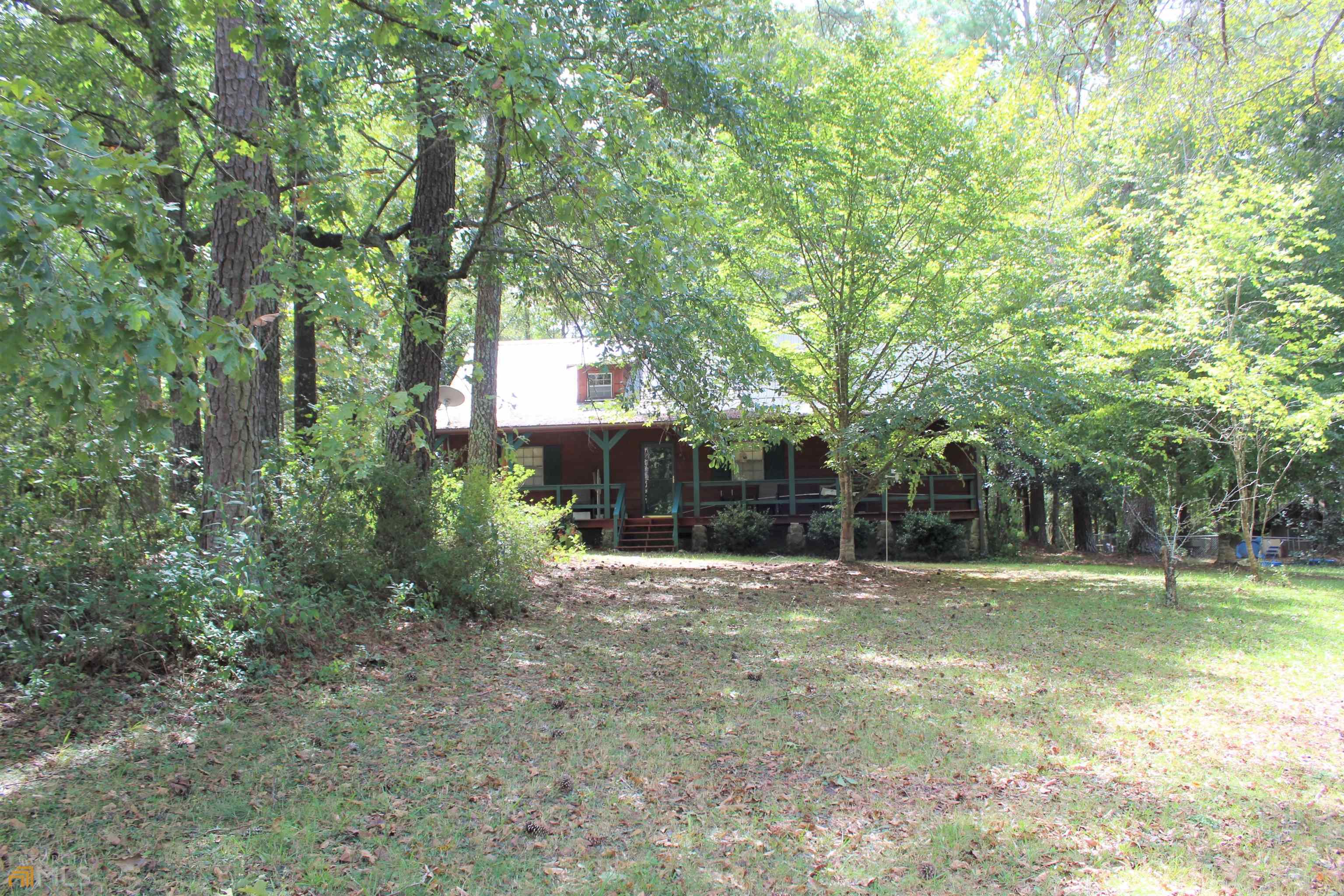 a view of a trees in a yard with large trees