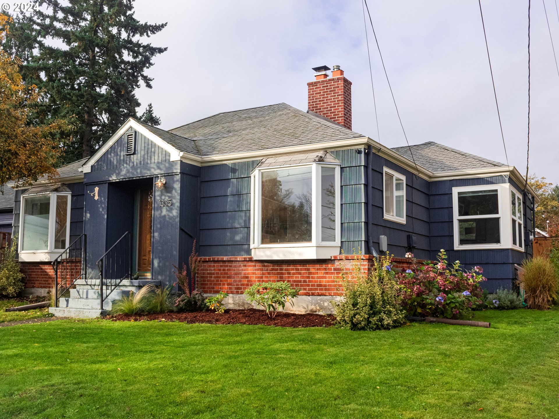 a front view of house with yard