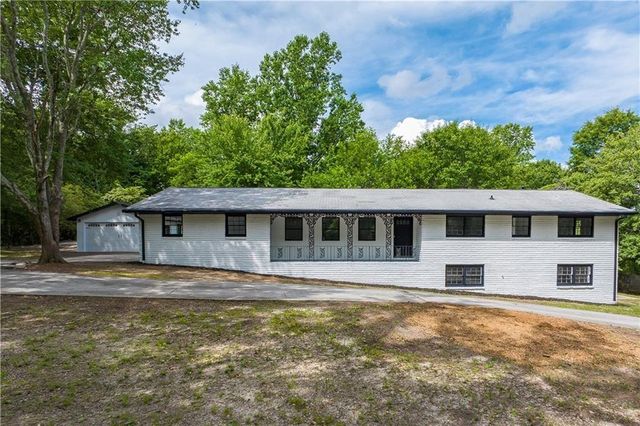 $3,200 | 2083 Parkwood Road