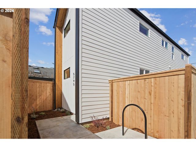 $389,900 | 5795 Southeast Ramona Street | Woodstock