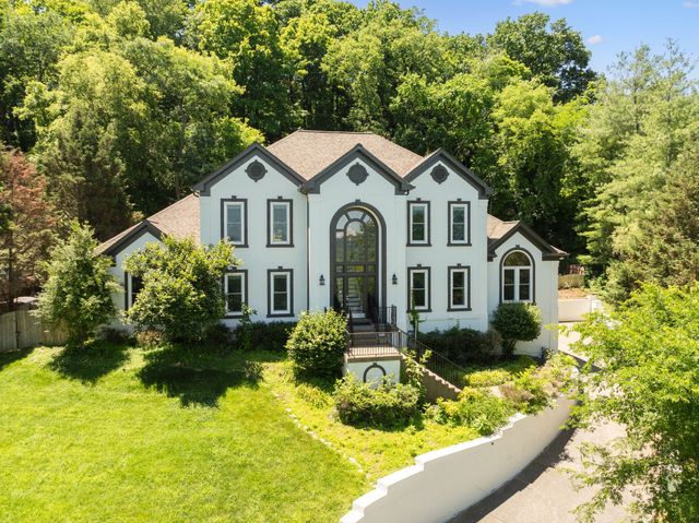 $1,350,000 | 5141 Walnut Park Drive | Brentwood