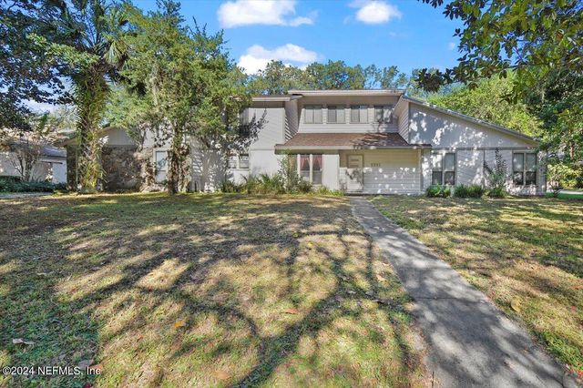 $524,900 | 5931 Saxony Woods Lane | Oak Haven