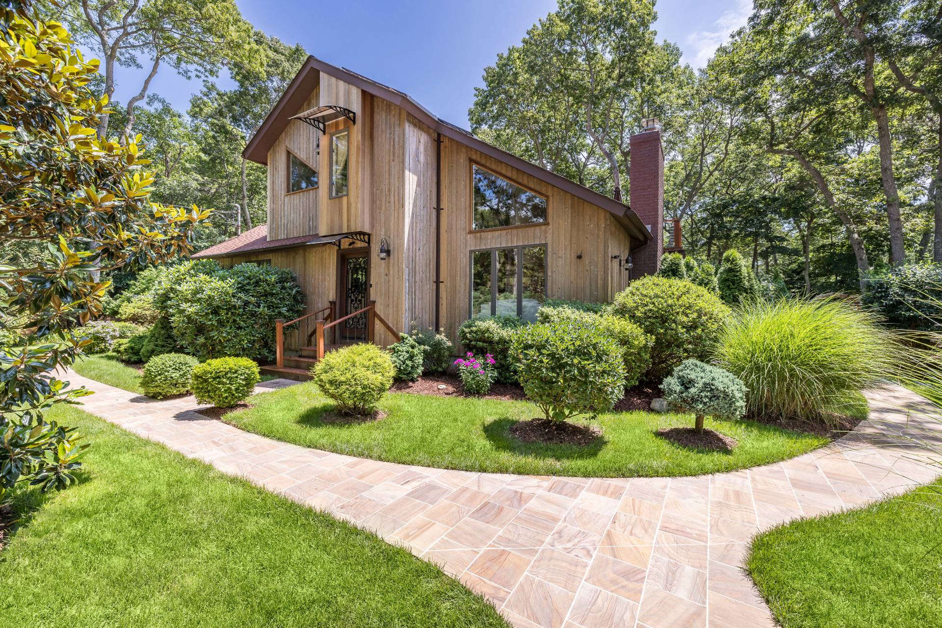 a view of a house with a yard