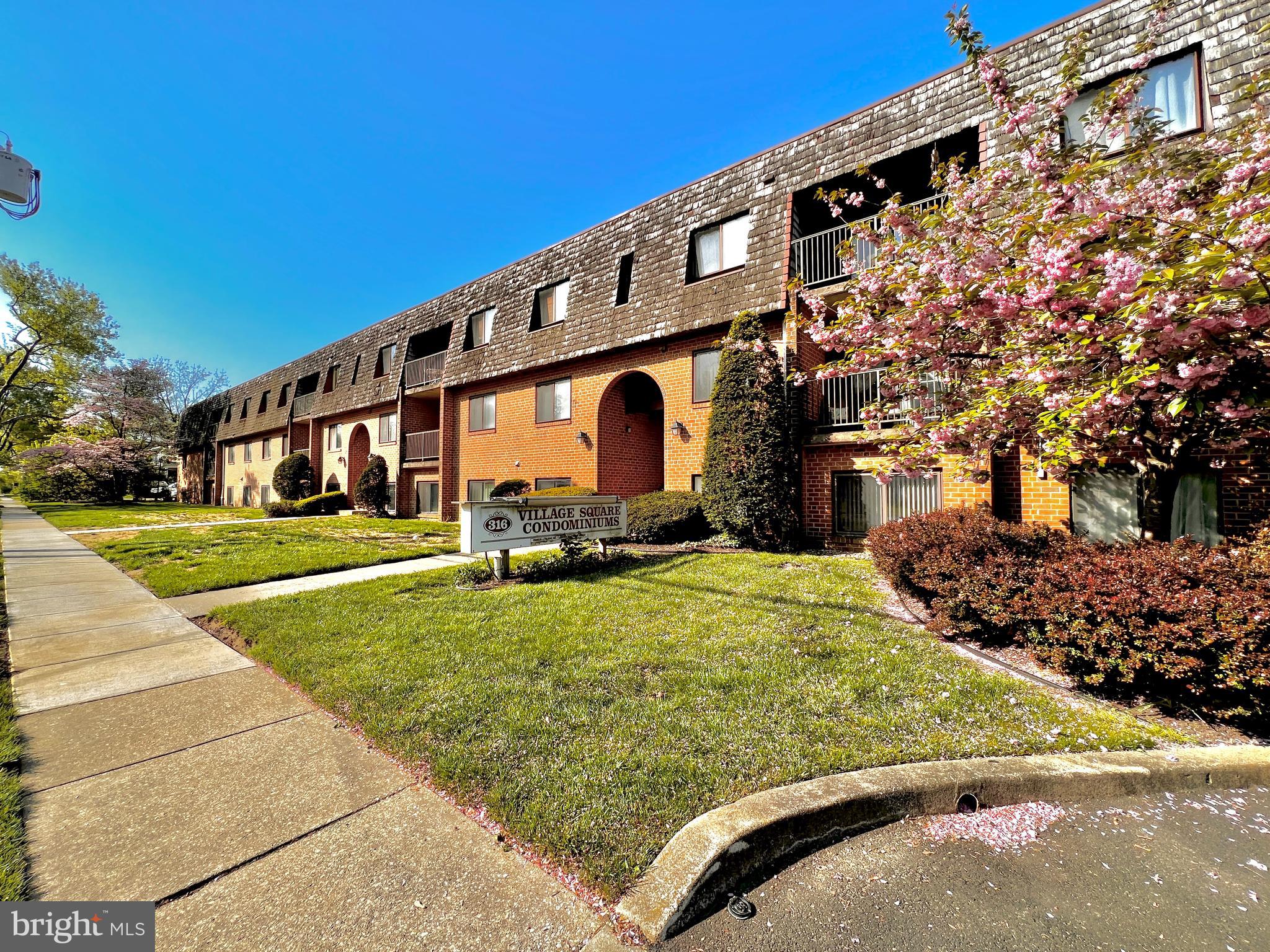 a front view of house with yard