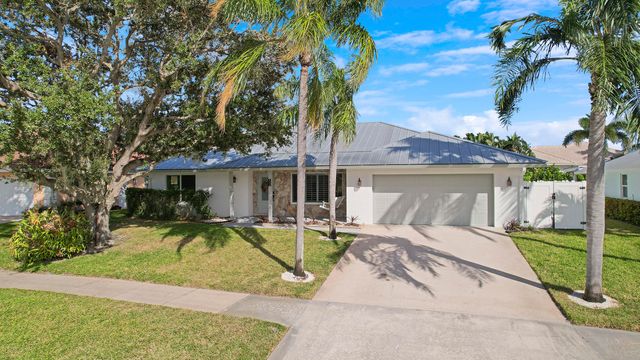 $1,090,000 | 52 PineHill Trail East | Tequesta