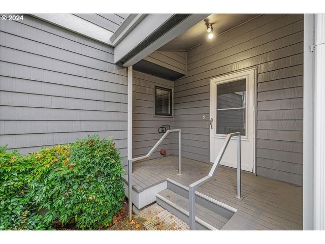 $425,000 | 700 Southeast Marion Street, Unit D | Sellwood-Moreland