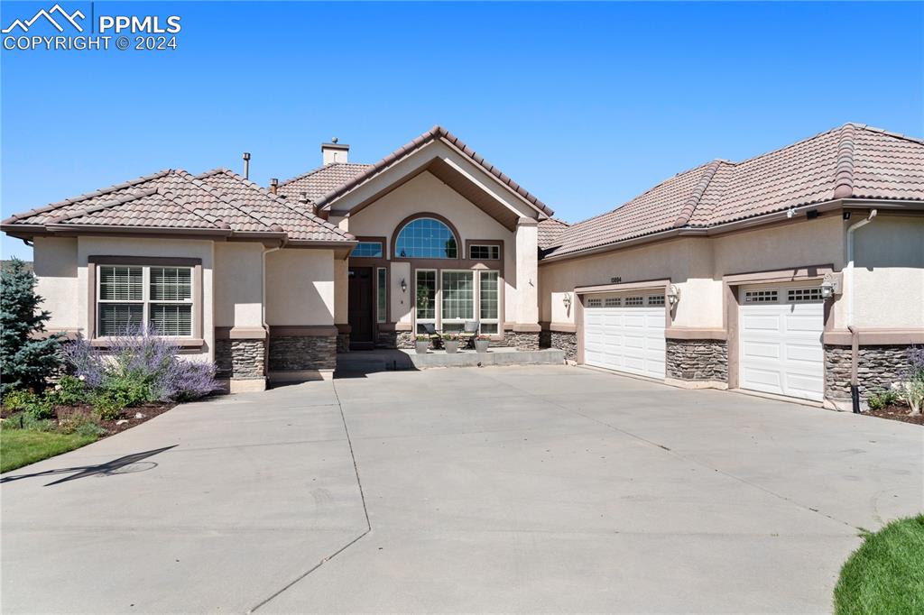 a view of house and outdoor space