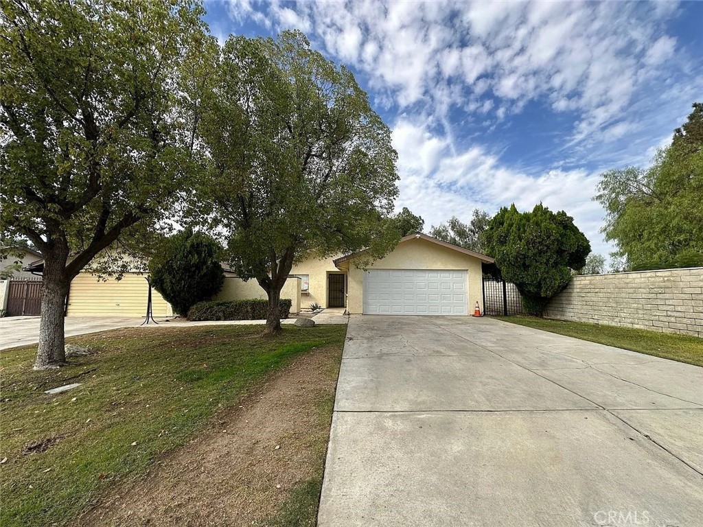 a view of a house with a yard and garage