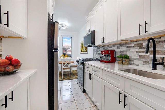 $349,000 | 1560 East 18th Street, Unit 3B | Midwood