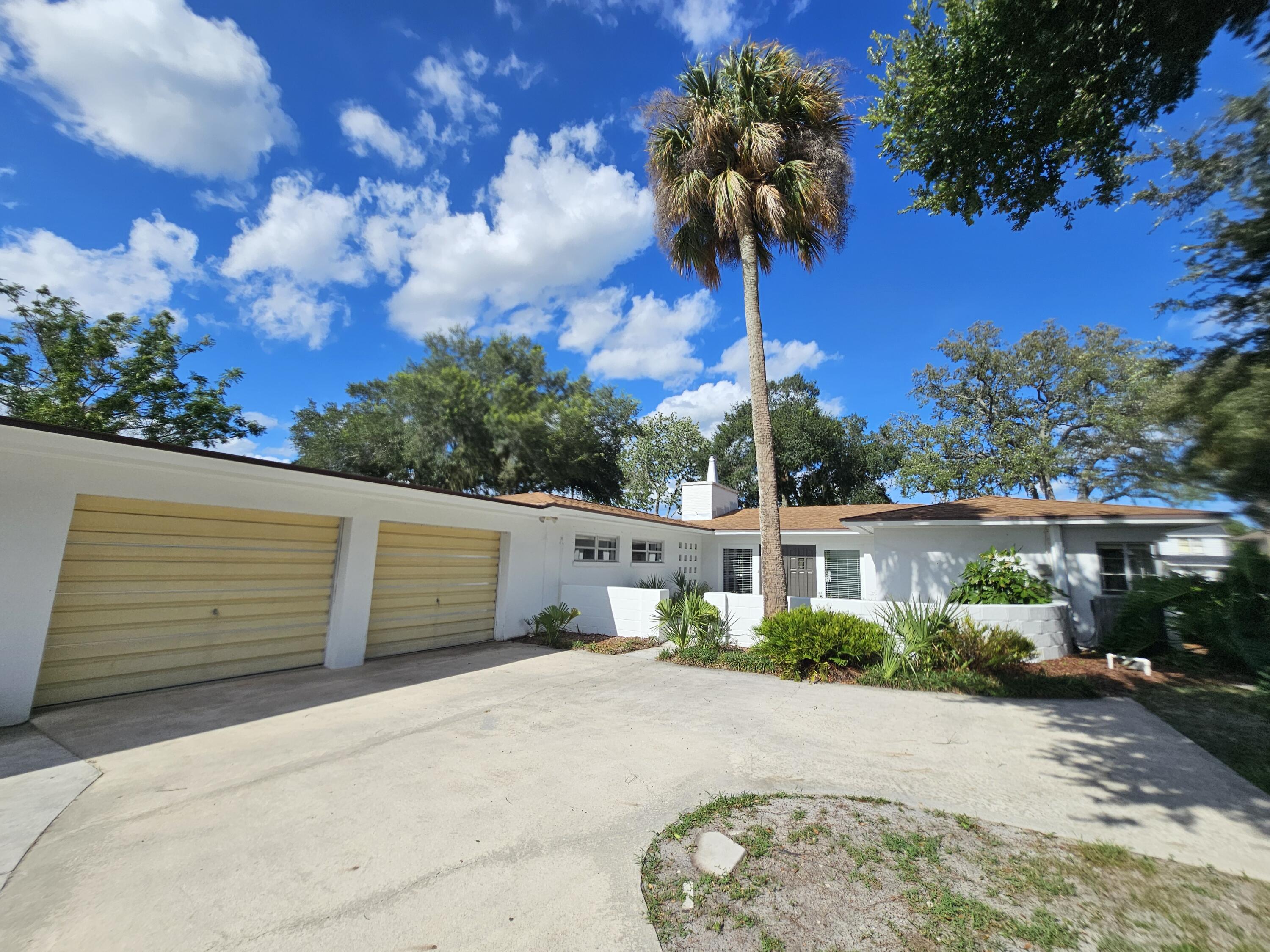 Driveway/Garage