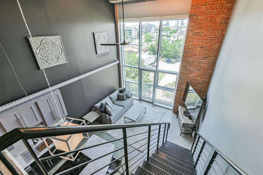 Experience the epitome of urbanliving in this one-of-a-kind loft inMidtown Houston—where everyday feels like a stylish retreat inthe heart of the city.