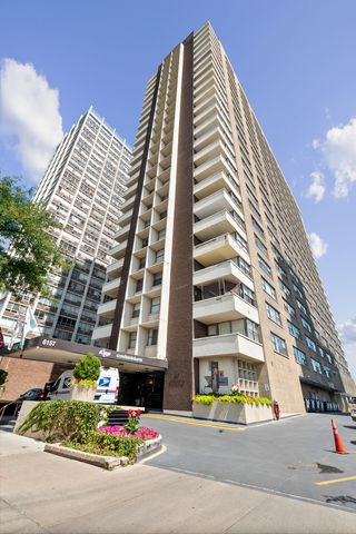 $214,900 | 6157 North Sheridan Road, Unit 2Q | El Lago