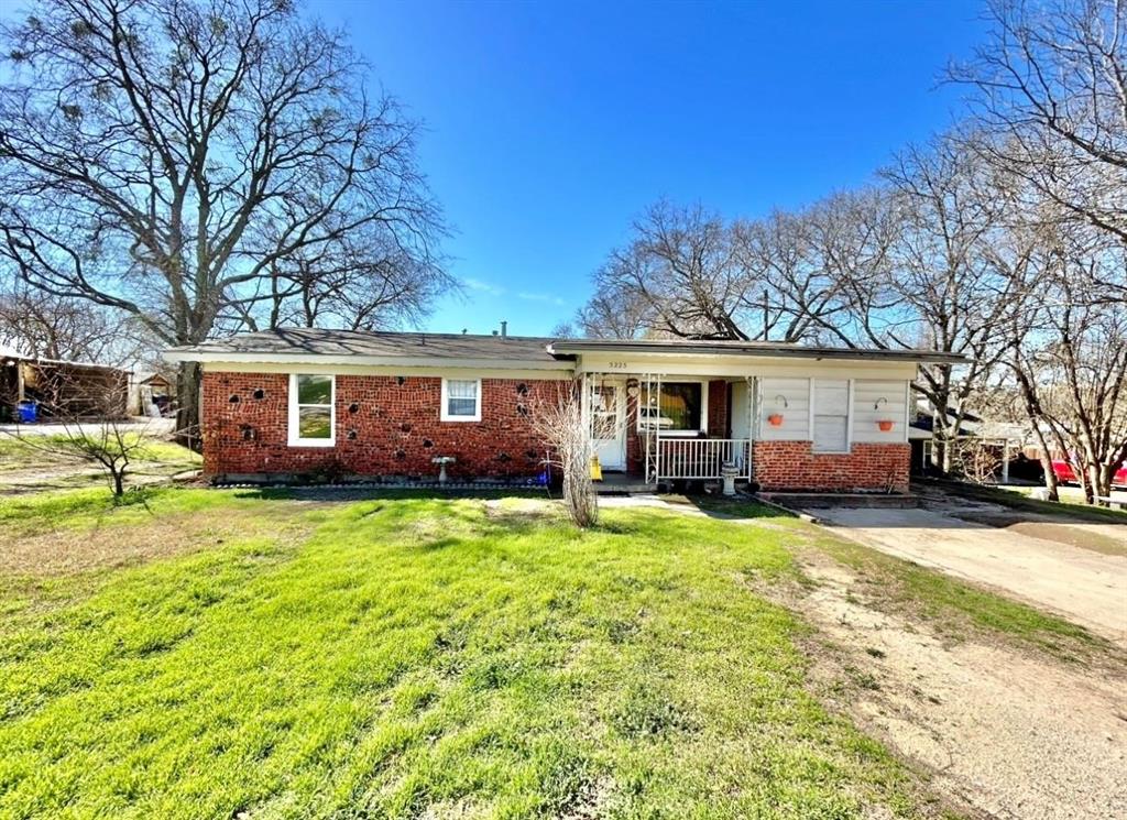 a view of a yard with a house in the background