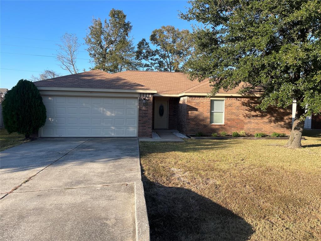 a front view of house with yard