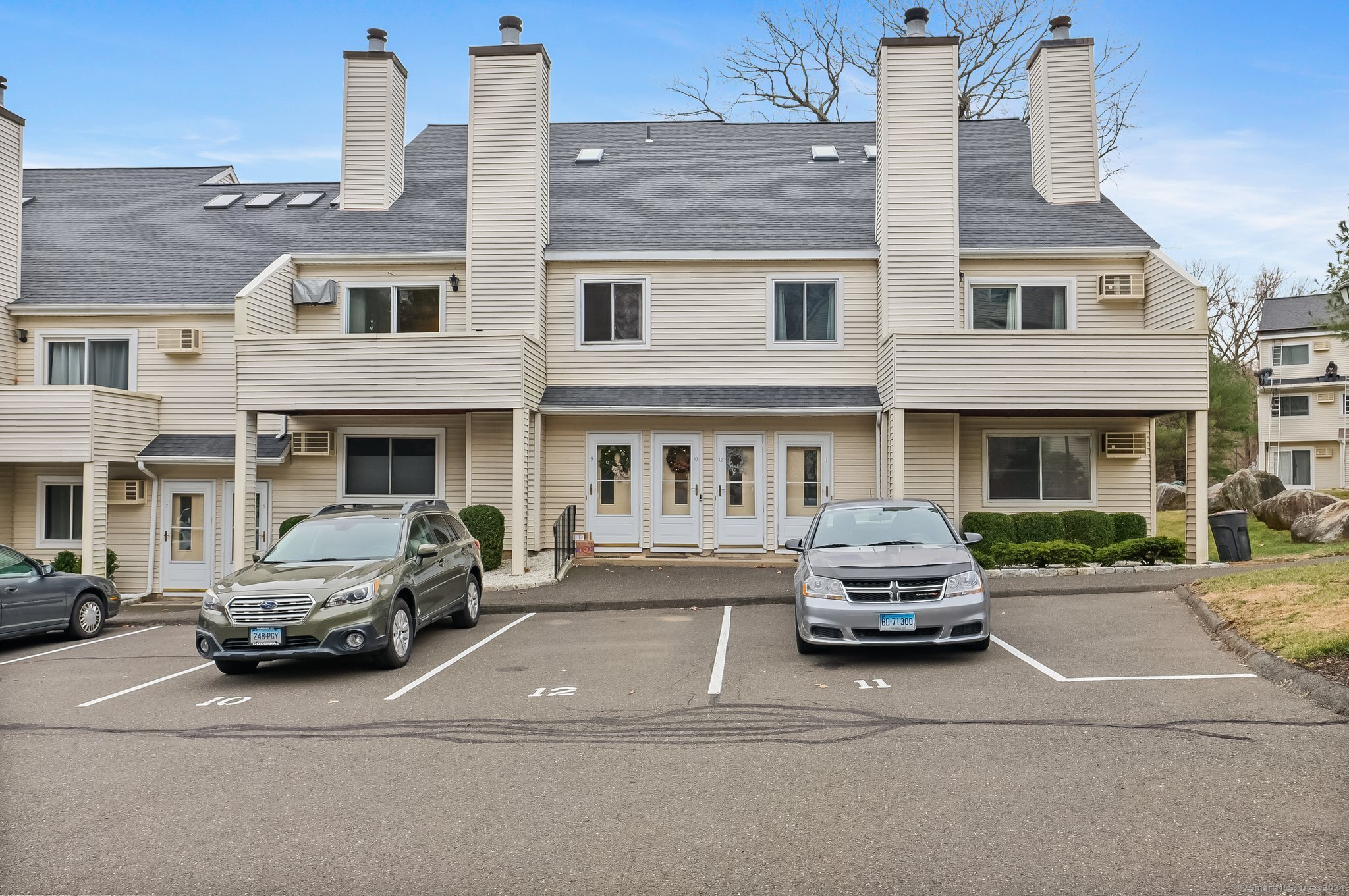 a car parked in front of a building