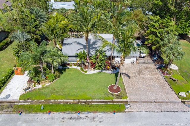 $480,000 | 1281 Southwest Nikoma Street | Palm City