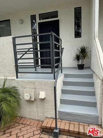 $5,200 | 1749 12th Street, Unit B | Santa Monica